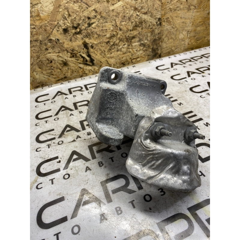 Кронштейн подушки двигателя (кронштейны двигателя) Dodge Challenger LD 04726022ab