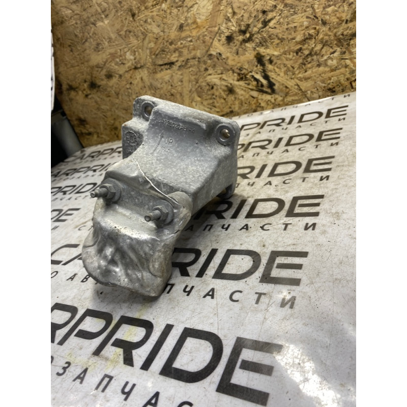 Кронштейн подушки двигателя (кронштейны двигателя) Dodge Challenger LD 04726022ab