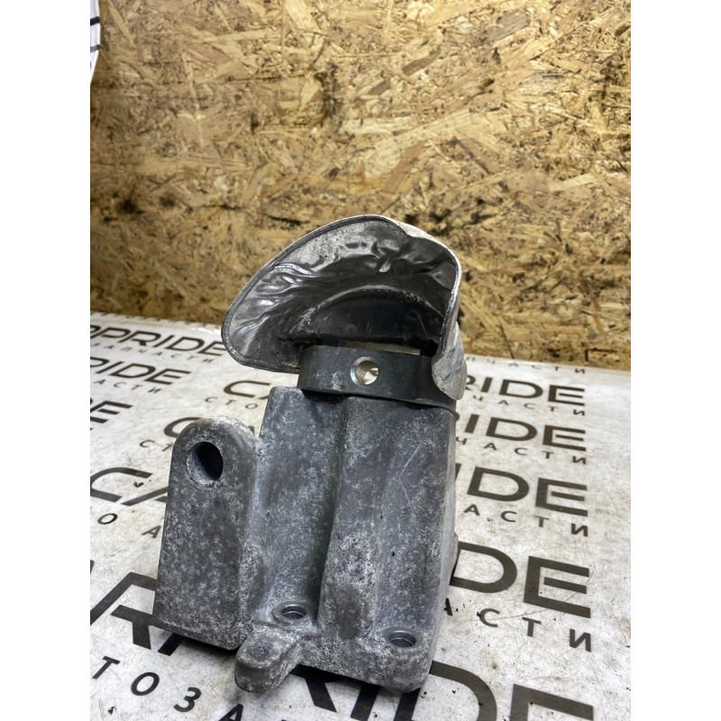 Кронштейн подушки двигателя (кронштейны двигателя) Dodge Challenger LD 04726022ab