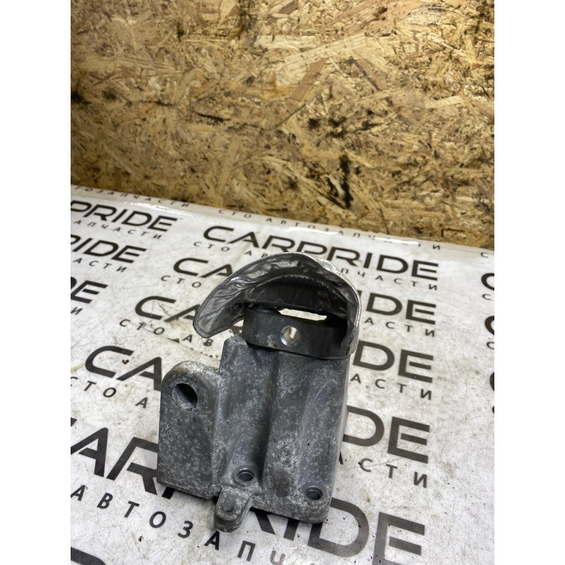 Кронштейн подушки двигателя (кронштейны двигателя) Dodge Challenger LD 04726022ab