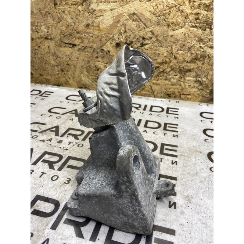 Кронштейн подушки двигателя (кронштейны двигателя) Dodge Challenger LD 04726022ab