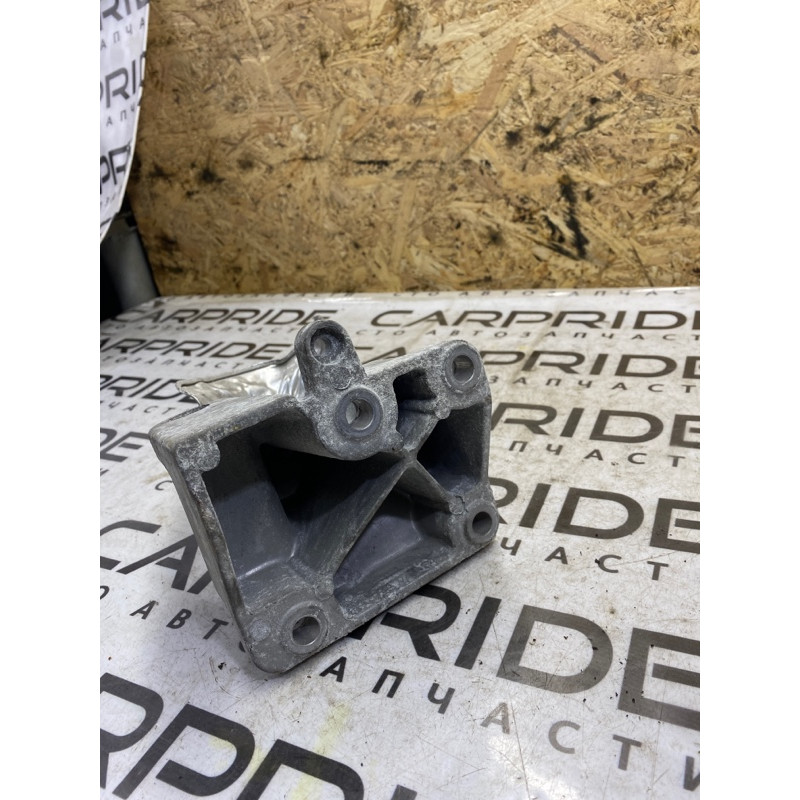 Кронштейн подушки двигателя (кронштейны двигателя) Dodge Challenger LD 04726022ab
