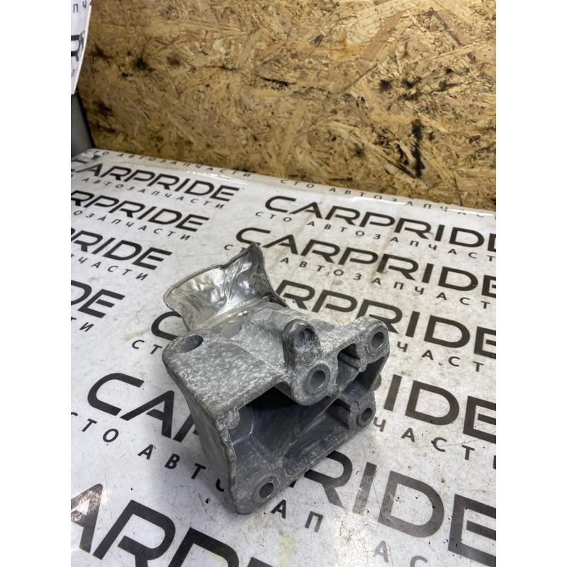 Кронштейн подушки двигателя (кронштейны двигателя) Dodge Challenger LD 04726022ab