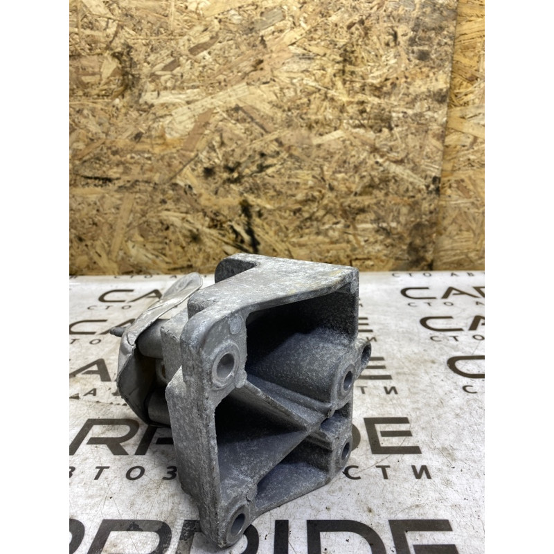 Кронштейн подушки двигателя (кронштейны двигателя) Dodge Challenger LD 04726022ab