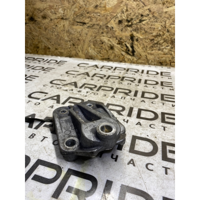 Кронштейн подушки двигателя (кронштейны двигателя) Dodge Caravan RT 04721734af