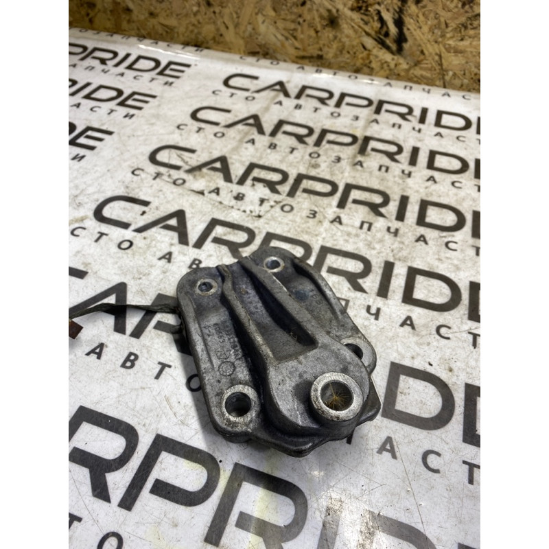Кронштейн подушки двигателя (кронштейны двигателя) Dodge Caravan RT 04721734af