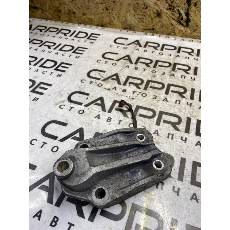 Кронштейн подушки двигателя (кронштейны двигателя) Dodge Caravan RT 04721734af