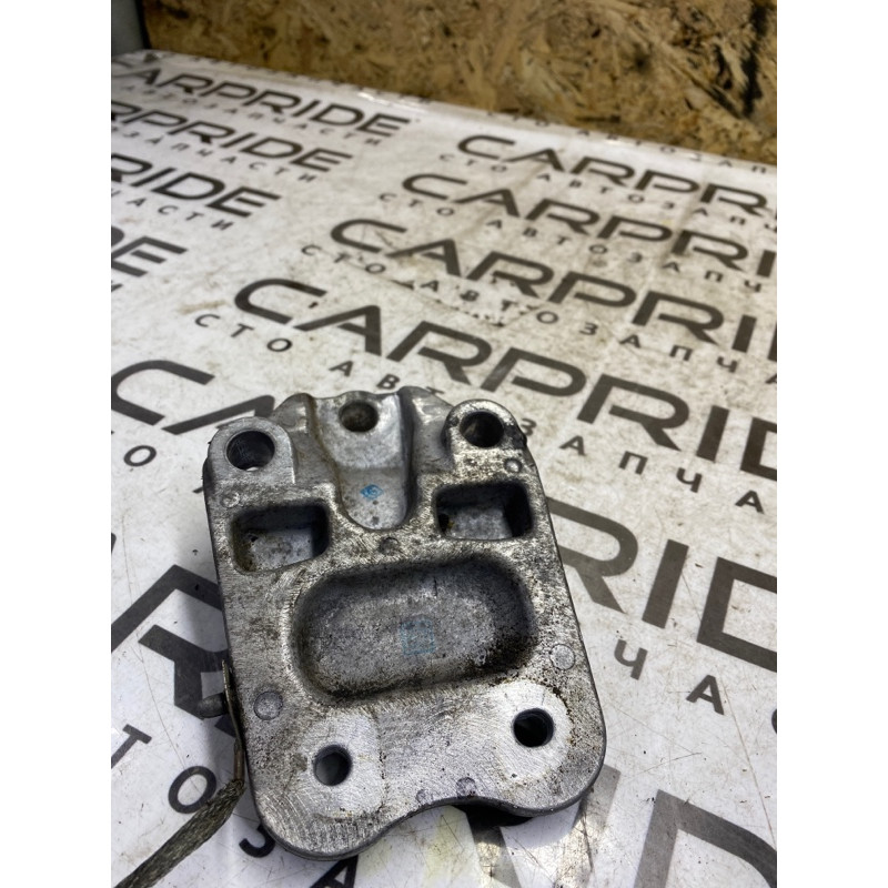 Кронштейн подушки двигателя (кронштейны двигателя) Dodge Caravan RT 04721734af