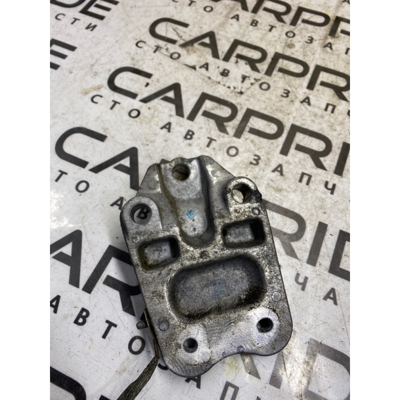 Кронштейн подушки двигателя (кронштейны двигателя) Dodge Caravan RT 04721734af