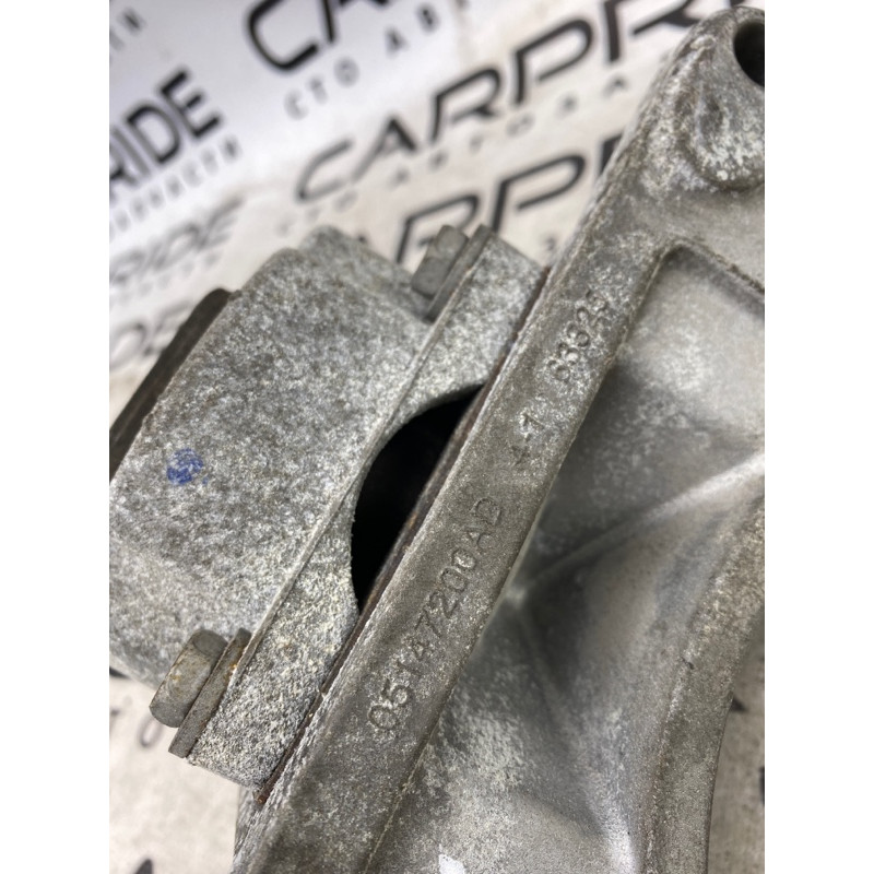 Подушка КПП (трансмиссия) Dodge Challenger LD 05147200ad