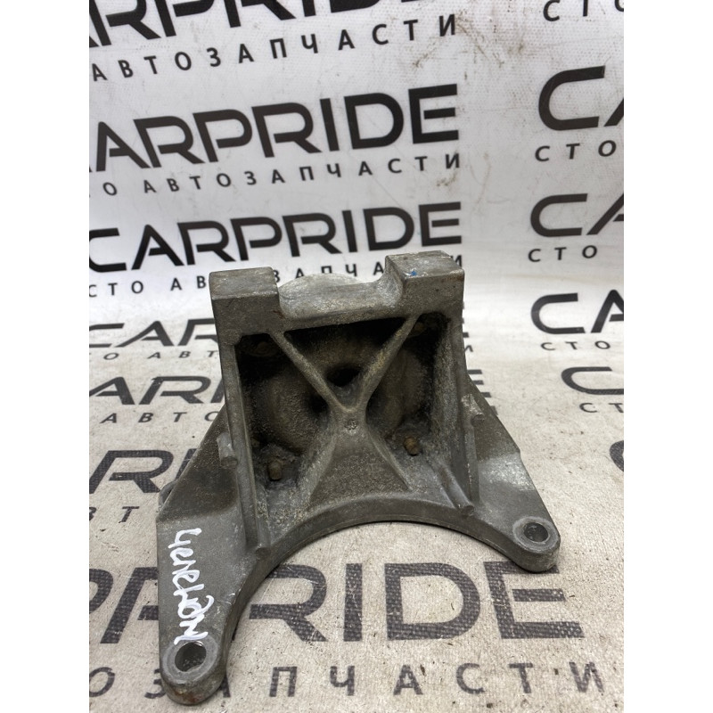 Подушка КПП (трансмиссия) Dodge Challenger LD 05147200ad