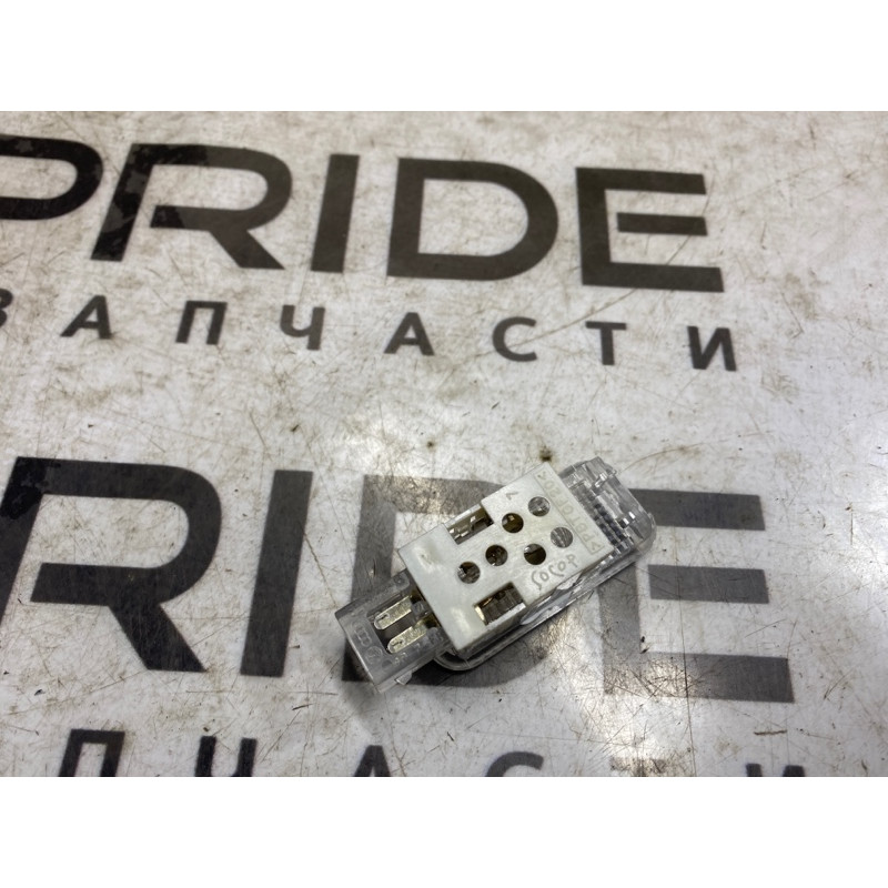 Плафон салона (салон) Audi A4 B8 8d0947415