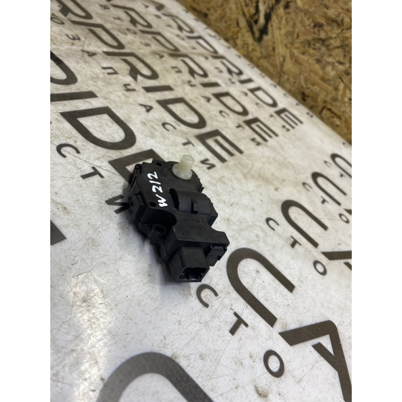 Привод заслонки отопителя (отопление и кондиционирование) Mercedes-Benz E-class W212 412650750