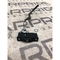 Кнопка відкривання кришки багажника