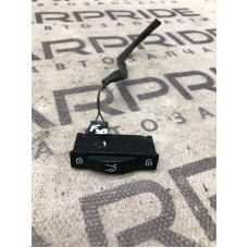 Кнопка відкривання кришки багажника