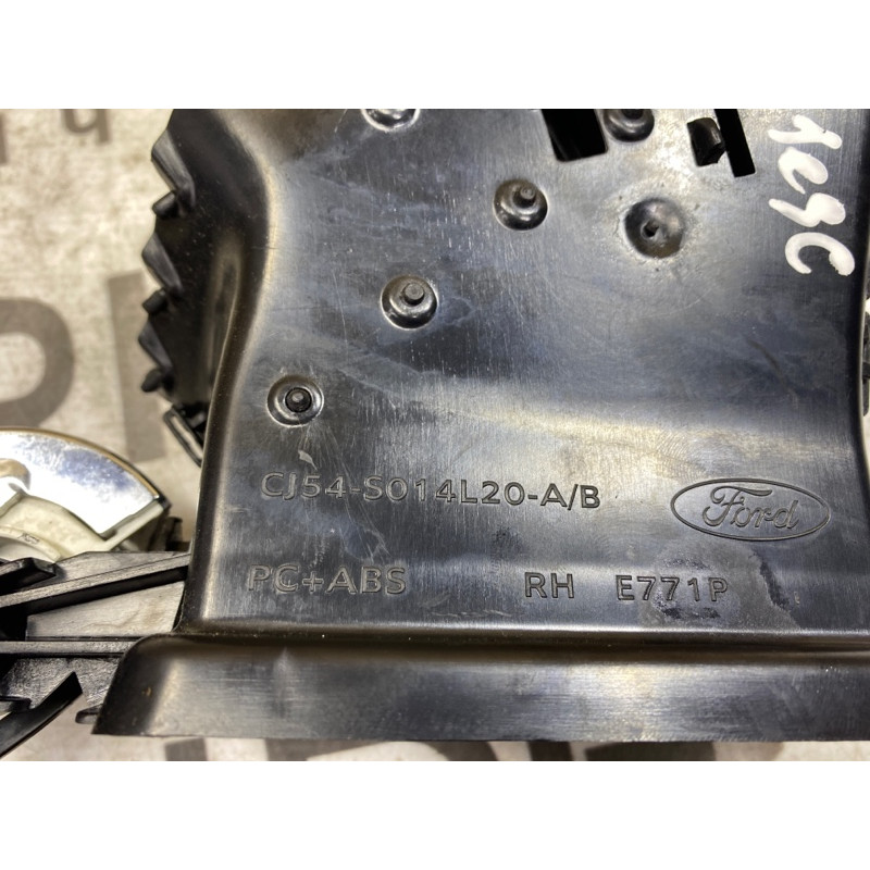 Центральний дефлектор салону (салон) FORD ESCAPE MK3 2014 1.6 cj54s014l20