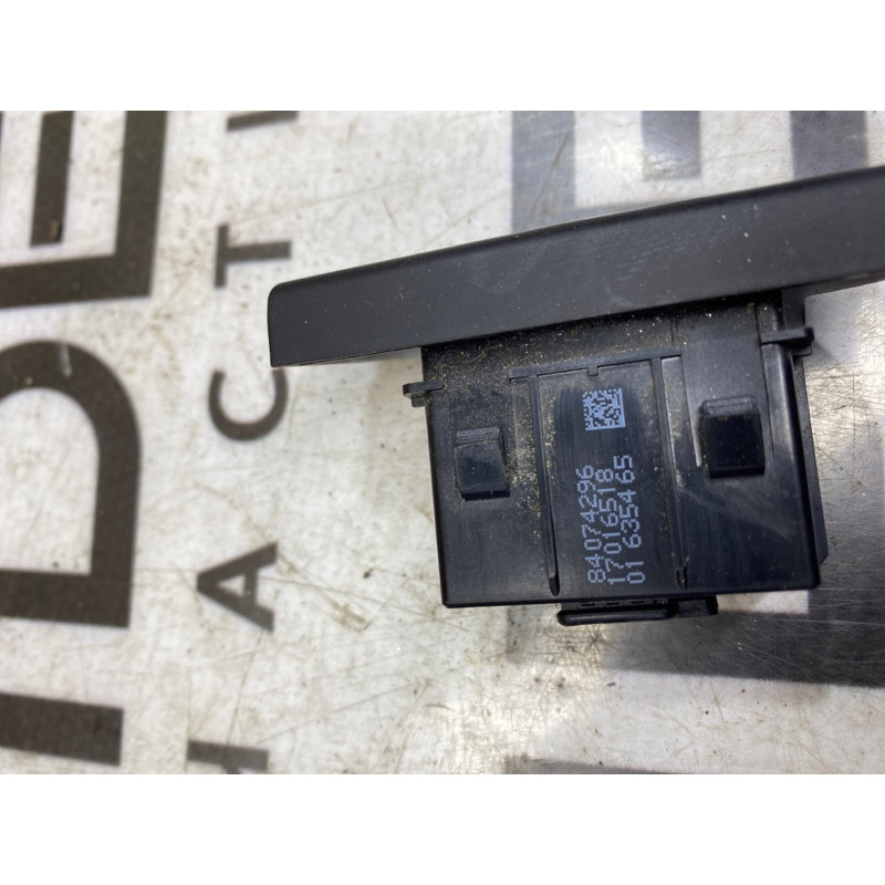 Кнопка аварийной сигнализации (электрика / кнопки) Chevrolet Malibu 9 84074296