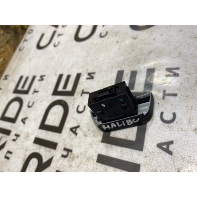 Кнопка аварийной сигнализации (электрика / кнопки) Chevrolet Malibu 9 84074296