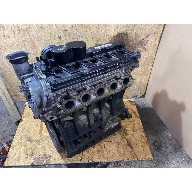 Двигатель (двигатель и элементы) Volkswagen Golf 1K 2.5 07k103023