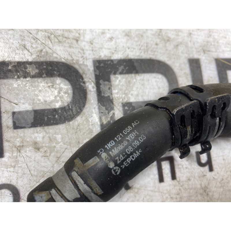 Патрубок (система охлаждения) Volkswagen Golf 1K 2.5 1k0121058ac