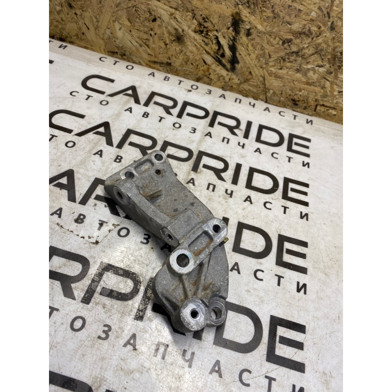 Кронштейн генератора (кронштейны двигателя) Jeep Compass MP 2018 2.4 04627154ac