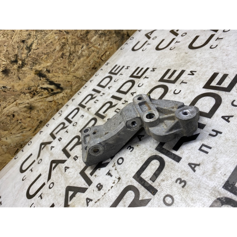 Кронштейн генератора (кронштейны двигателя) Jeep Compass MP 2018 2.4 04627154ac