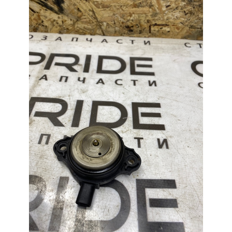 Клапан фазорегулятора (електрика двигуна) BMW 3-series F30 2014 N20B20 11367593719