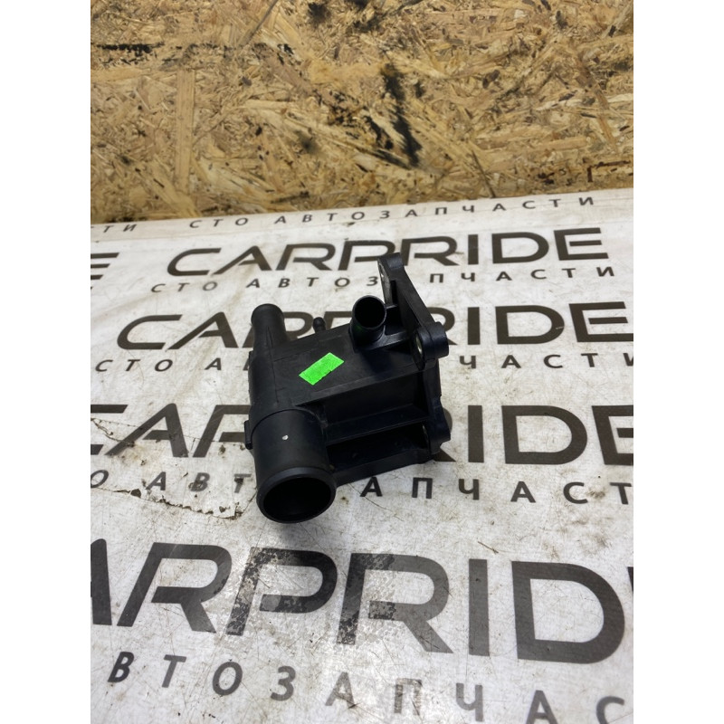 Фланец (система охлаждения) Ford Fusion MK5 2.5 6s4g8k556aa