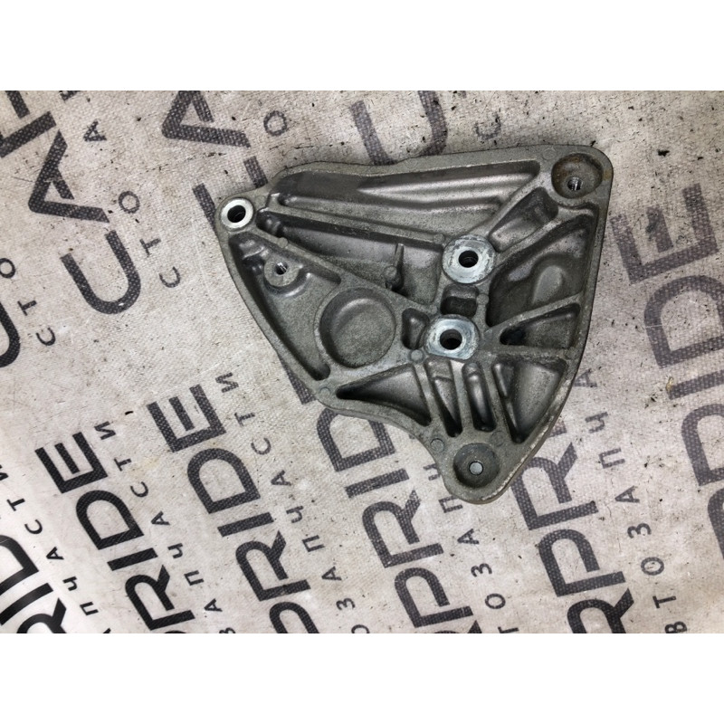 Кронштейн компрессора кондиционера (кронштейны двигателя) Chevrolet Volt 1 1.4 55569037