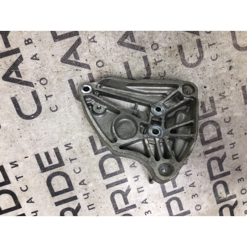 Кронштейн компрессора кондиционера (кронштейны двигателя) Chevrolet Volt 1 1.4 55569037