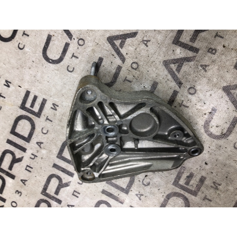 Кронштейн компрессора кондиционера (кронштейны двигателя) Chevrolet Volt 1 1.4 55569037