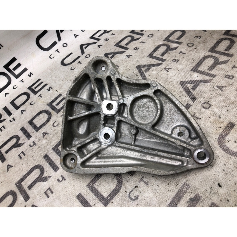 Кронштейн компрессора кондиционера (кронштейны двигателя) Chevrolet Volt 1 1.4 55569037