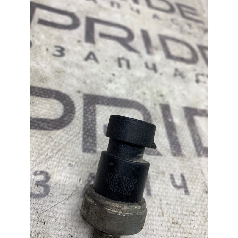 Датчик давления масла (электрика двигателя) GMC Terrain 1 2.4 12635992