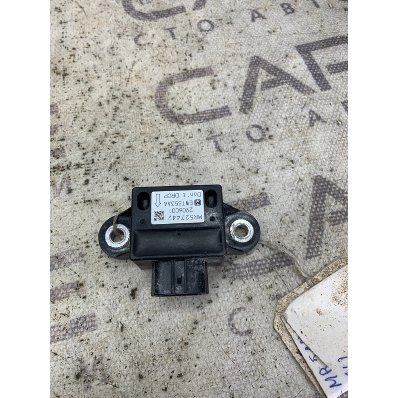 Датчик удара (электрика / датчики) Mitsubishi Montero 3 mr527442