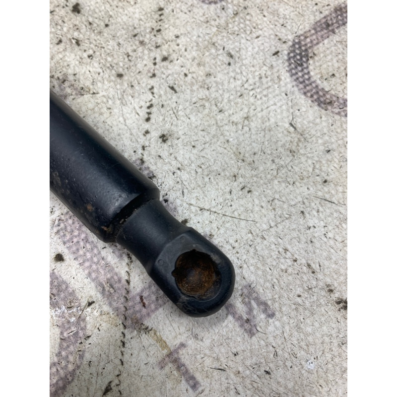 Амортизатор багажника (кузов и элементы) Audi Q5 8R 8r0827552a