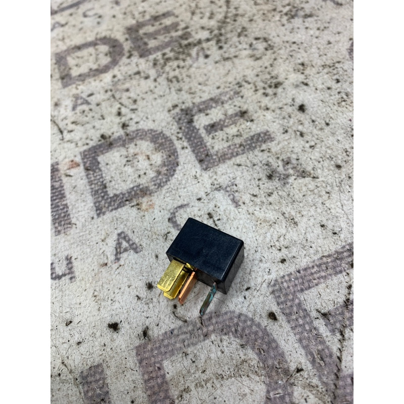 Реле (электрика) Mitsubishi Montero 3 mr588567