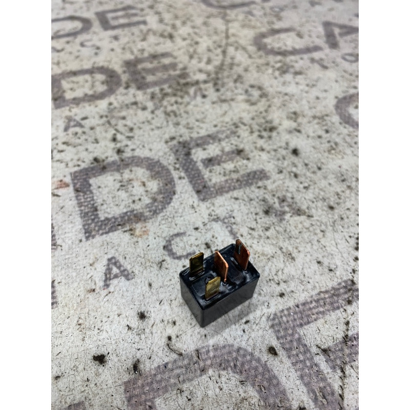 Реле (электрика) Mitsubishi Montero 3 mr588567