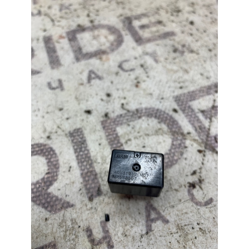 Реле (электрика) Mitsubishi Montero 3 mr588567