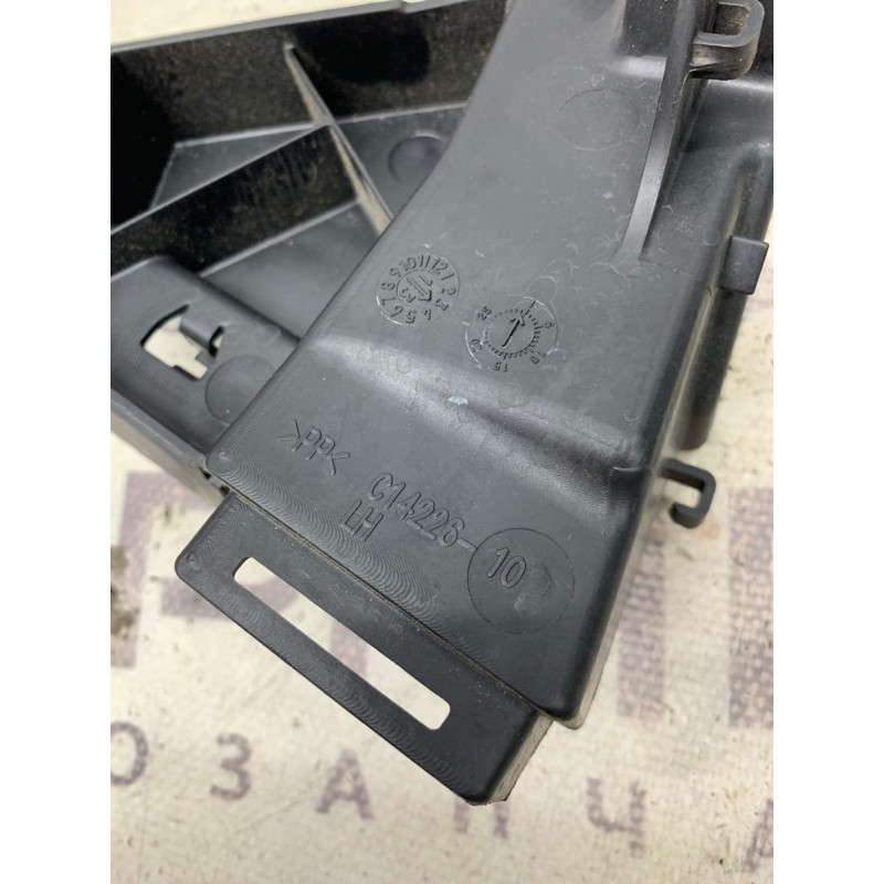 Направляюча скла дверей (кузов і елементи) Jeep Cherokee Trailhawk 2014 2.4 68227289AA