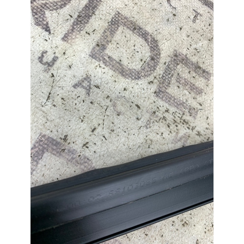 Молдинг стекла внутренний (наружные элементы кузова) Jeep Cherokee Trailhawk 2014 2.4 68103085ac