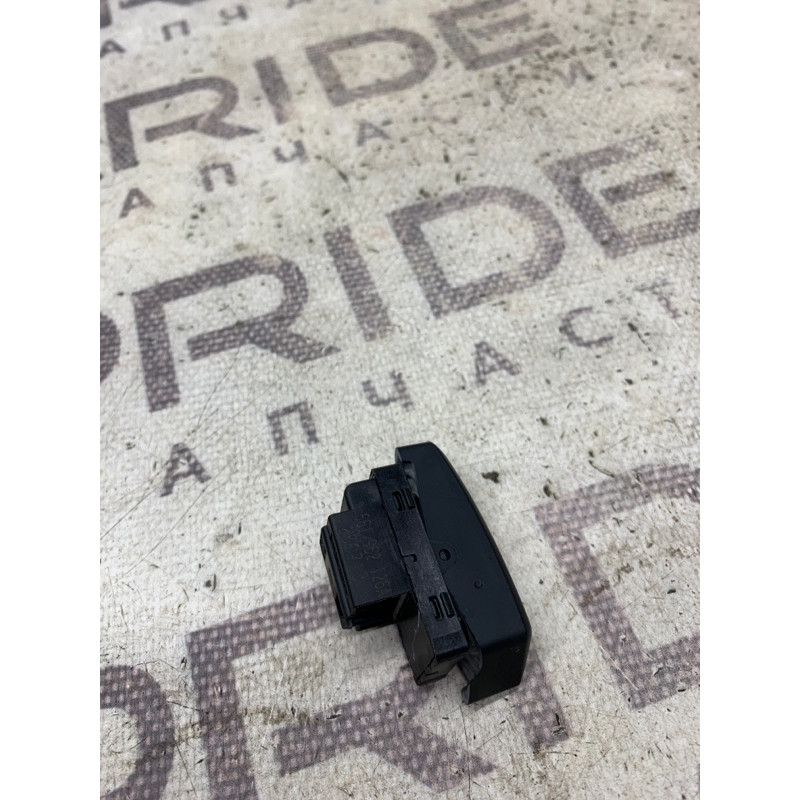 Кнопка блокировки центрального замка (электрика / кнопки) Volkswagen Passat B7 2014 1.8 561962126a