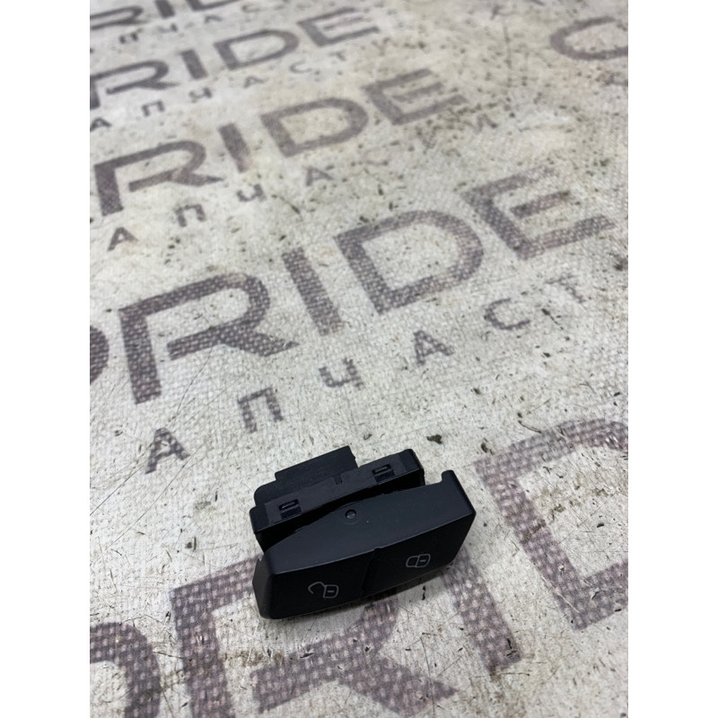 Кнопка блокировки центрального замка (электрика / кнопки) Volkswagen Passat B7 2014 1.8 561962126a