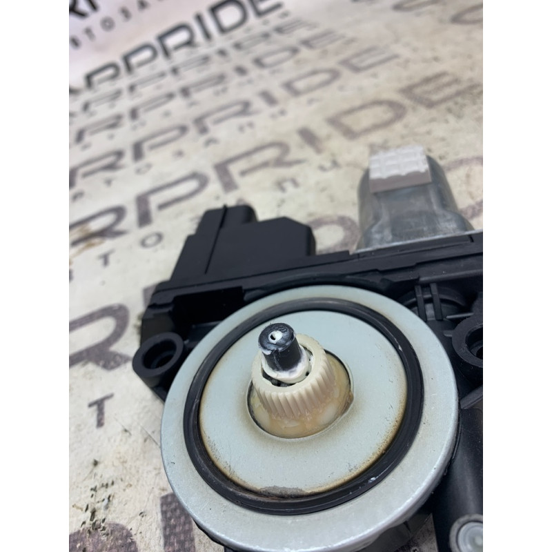 Мотор стеклоподъемника (электрика) Hyundai Sonata LF 2015 2.4 82450c1010