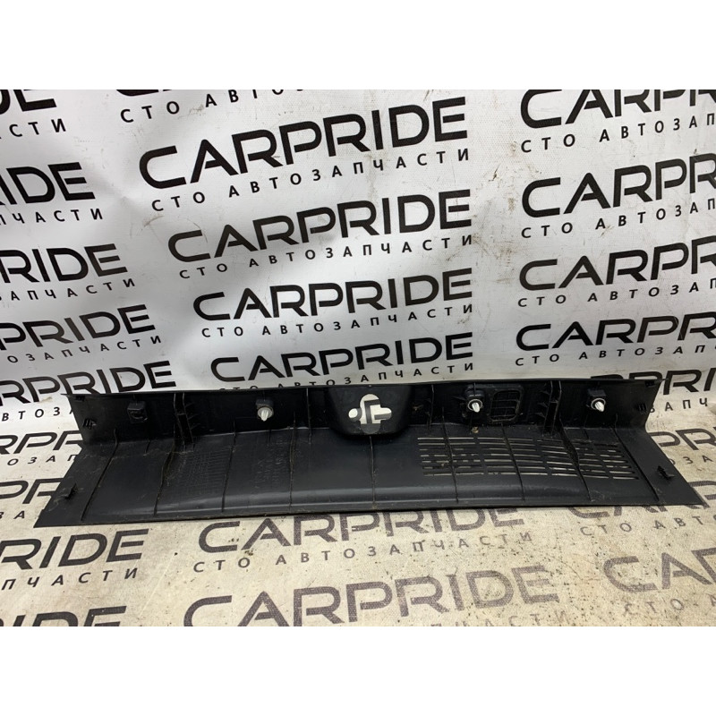 Накладка замка крышки багажника (салон) Mitsubishi Outlander GF 2017 2.4 7240a135