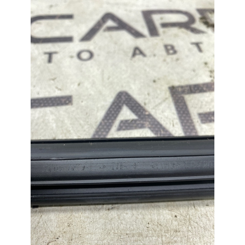 Молдинг стекла внутренний (наружные элементы кузова) FORD Focus MK3 2012 2.0 CV6Z5821456A