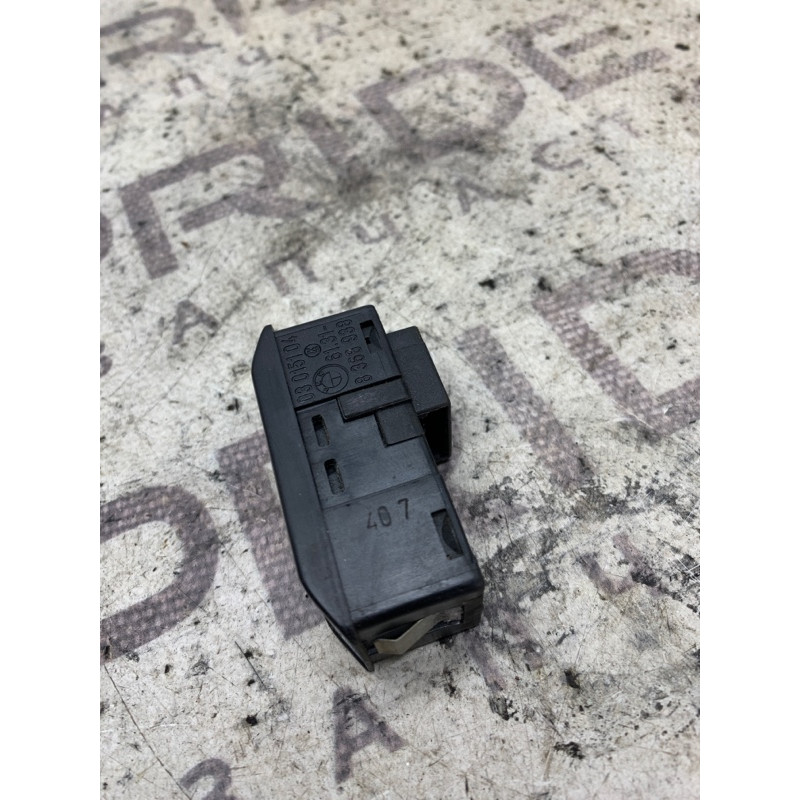 Выключатель КПП с э/г приводом (электрика / кнопки) Bmw 7-series E38 61318368938