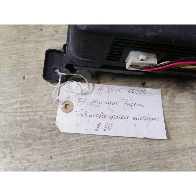 Сабвуфер (электрика) Hyundai Tucson JM 2007 963802e000