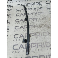 Направляющая стекла двери