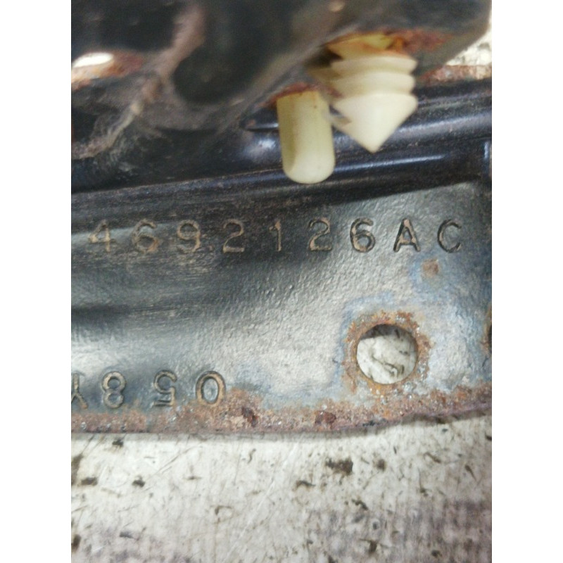 Кронштейн блока предохранителей (кузов и элементы) Jeep Compass MK49 2011 2.4 4692126ac