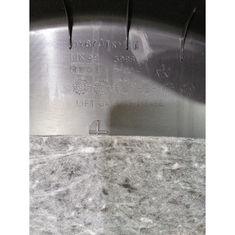 Обшивка крышки багажника (салон) Jeep Compass MK49 2011 2.4 0y670trmah